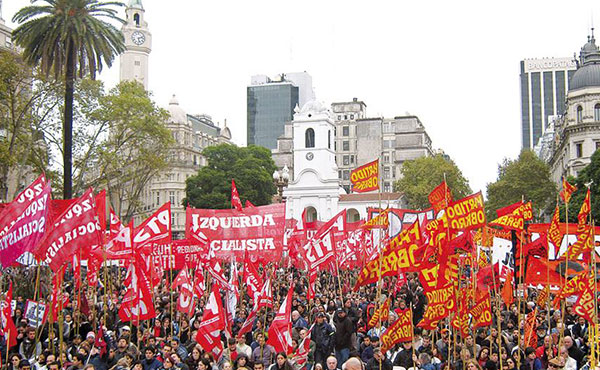 Abajo el ajuste de Macri y los gobernadores Viva la lucha internacional de los trabajadores