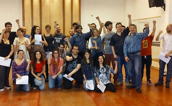 A 3 semanas del acto del Frente de Izquierda en la cancha de Atlanta los Artistas con el FIT ensayaron el himno internacional de los trabajadores, La Internacional.