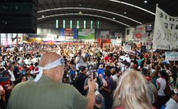 El Pollo Sobrero y el PErro Santillan (de espaldas) acompañados por miles de activistas combativos y antiburocráticos de todo el país.