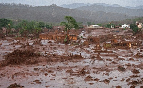 Más de 20 muertos, entre ellos 13 trabajadores de una minera de hierro en el Estado de Minas Gerais, municipio de Mariana, en el sur de Brasil, fue el trágico saldo causado por la ruptura de un dique de desechos