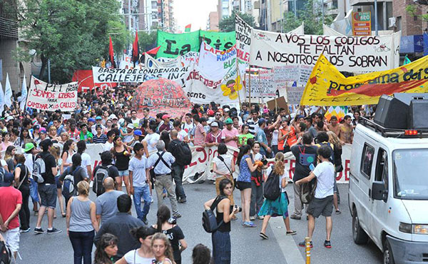 Córdoba: masiva marcha de la gorra