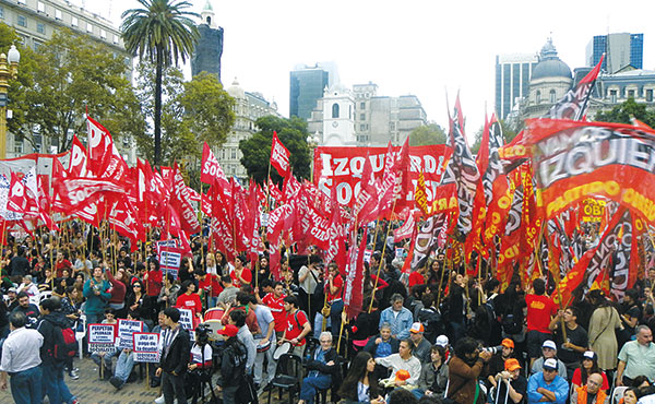 Izquierda Socialista viene planteando desde hace semanas la necesidad de que el Frente de Izquierda y los luchadores convoquen a un gran acto el 1° de Mayo en Plaza de Mayo y en todas las plazas del país.