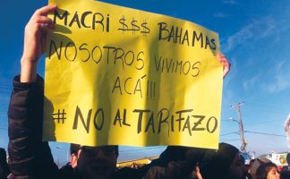 Marcha en Río Grande contra el tarifazo