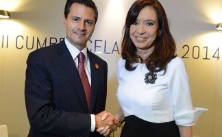 Peña Nieto y Cristina en la cumbre de la CELAC de 2014