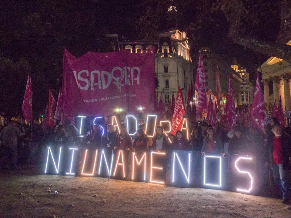 La agrupación Isadora en la más reciente marcha del NiUnaMenos