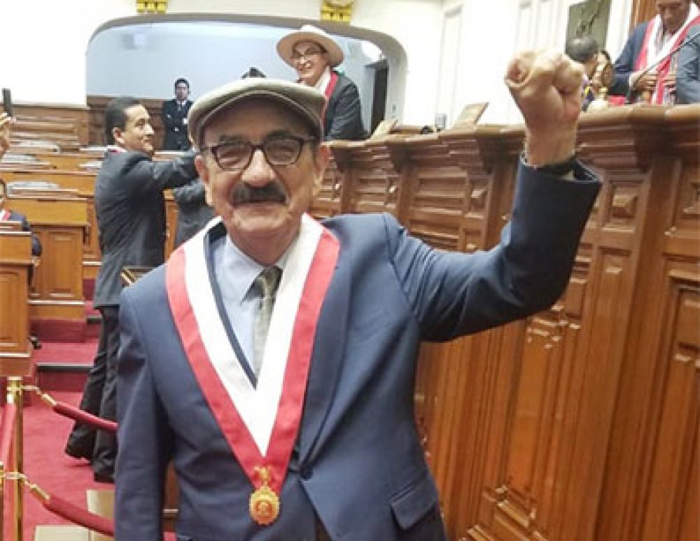  Perú: asumió Enrique Fernández Chacón