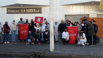 Rubén Sobrero y Jorge Adaro visitaron a los trabajadores de La Nirva en lucha
