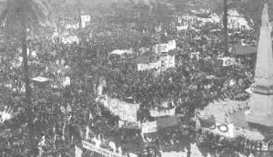 Acampe piquetero en Plaza de Mayo.