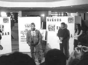 Jos� Guzm�n en la inauguraci�n de la muestra de fotos en Adrogu�