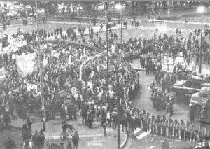 Kirchner impide a la marcha unitaria de docentes, el Garraham y desocupados ingresar a Pza. de Mayo