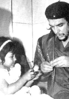 El Che junto a su hija.