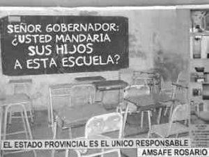 Reclamo escrito en el pizarr&oacute;n por docentes rosarinos