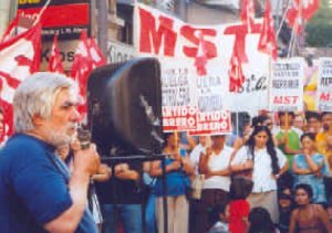 Navarro habla en un acto en Capital Federal