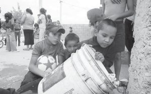 Pobladores sin acceso al agua potable