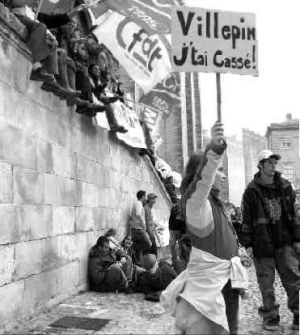 Una de las tantas protestas que sepult� al CPE. (Liberation, abril 06)