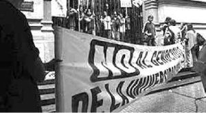 Presencia de estudiantes tomando el Colegio Nacional Buenos Aires
