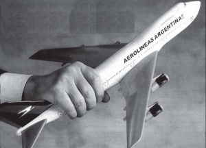 Aerol�neas debe quedar totalmente en manos del Estado