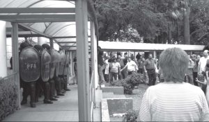 La polic�a apa�� a la patota