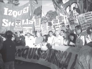 Cabecera de la marcha unitaria contra Bush frente a la embajada de EE.UU., 9/3/2007, Buenos Aires