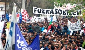 Retumb� en Neuqu�n: �Fuera Sobisch! Marcha 9/4.