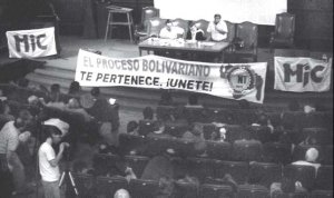 Orlando Chirino (C-CURA-UNT) haciendo uso de la palabra en un encuentro del MIC