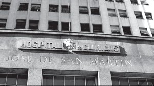 Los trabajadores del Cl�nicas luchan por lo m�nimo: insumos