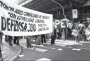 El edificio de Defensa 390 en protesta callejera