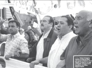 Patricio Echegaray junto a Luis D� Elia en el acto de Plaza de Mayo cuando habl� Cristina contra los peque�os productores. Foto: Revista Veintitres. Abril 2008