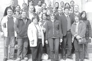 Integrantes de la lista ganadora en las escalinatas de Tribunales