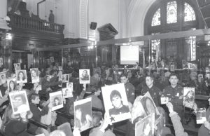 Familiares de las v�ctimas presenciando el juicio