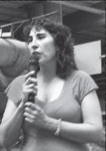 Ang�lica Lagunas de Izquierda Socialista haciendo uso de la palabra en el encuentro