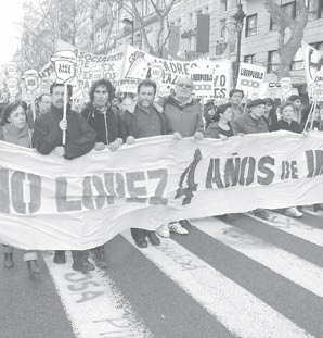 Cabecera de la marcha por Julio L�pez, s�bado 18/09, Capital. En la misma participaron P�rez Esquivel, Patricia Walsh, organismos de derechos humanos y dirigentes de partidos de izquierda. Por nuestro partido estuvieron Ang�lica Lagunas y Jos� Castillo