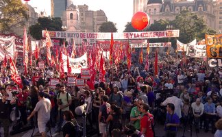 El Frentre de Izquierda realizó un acto multitudinario en la Plaza de Mayo en el Día Internacional de los Trabajadores.