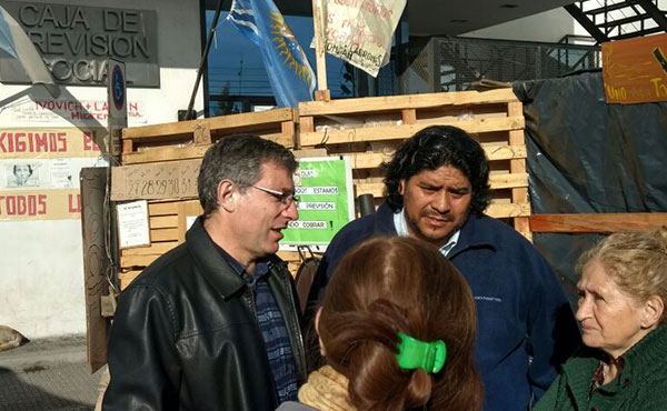 Giordano se encuentra en Santa Cruz llevando su solidaridad a los docentes y estatales y el repudio absoluto a la represión y persecución que despliega sobre ellos la gobernadora Alicia Kirchner.