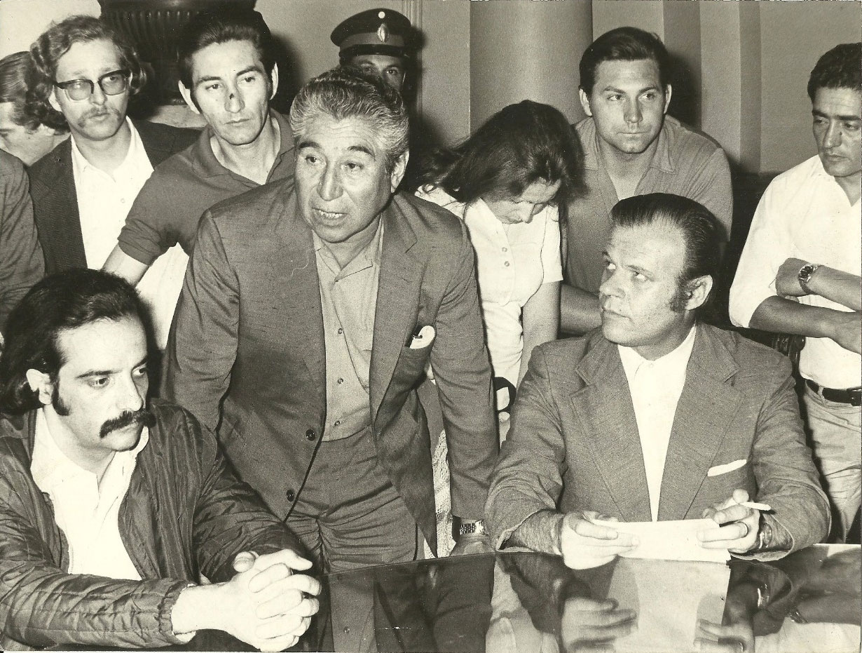 Jorge Mera, sentado, junto a Agustín Tosco