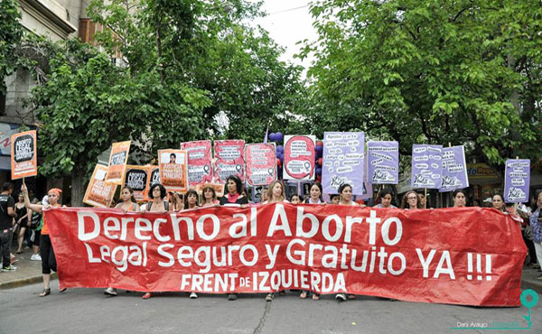 Más de 20 mil mujeres de todo el país participamos del 28 Encuentro Nacional de Mujeres. A pesar de las provocaciones de la Iglesia, las mujeres nos pronunciamos mayoritariamente por un plan de lucha para conquistar el aborto legal.