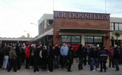 Los trabajadores de la gráfica Donnelley, cuando esta patronal yanqui anunció su cierre intempestivo dejando a 400 familias en la calle, la ocuparon y pusieron a funcionar para garantizar las fuentes de trabajo.