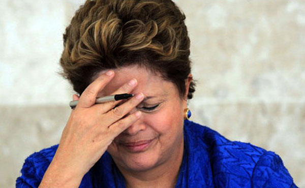 Dilma cercada por las denuncias a funcionarios del PT