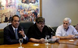 Los burócratas Pignanelli (Smata) y Caló (UOM) dándole el apoyo a la candidatura de Scioli