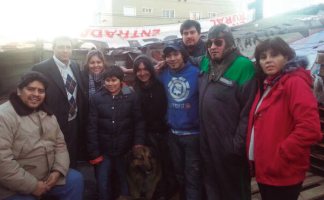 Adriana Astolfo, Luis Díaz y Giordano apoyando el acampe de los hijos  de trabajadores de Vialidad en Gallegos