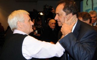 Antonio Caló apoyando a Daniel Scioli