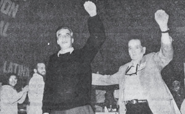 “Tato” junto a Elías Rodríguez, uno de los fundadores de nuestra corriente morenista, en el congreso del MAS de 1988, en Obras