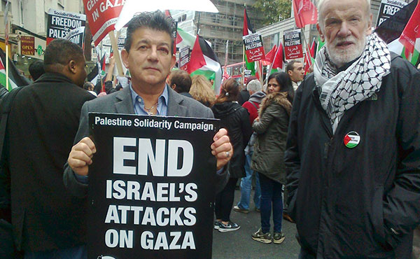 El actor británico John Altman, uno de los 700 artistas solidarios con Palestina