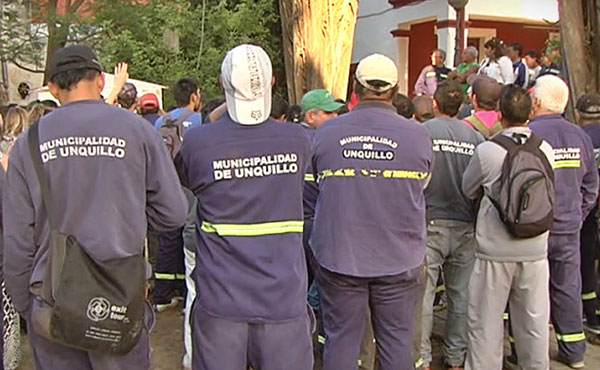 El intendente Fabrissini de la ciudad de Unquillo, que responde al delasotismo de Unión por Córdoba, ha despedido a 182 trabajadores de los cuales 60 son de planta permanente.