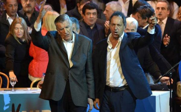 Se acaban de proclamar las nuevas autoridades del Partido Justicialista. Su flamante titular es José Luis Gioja (el ex gobernador mendocino representante de la Barrick) acompañado del ex candidato de Cristina, Daniel Scioli.