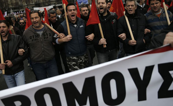 el sindicato del sector público (ADEDY) y el principal del privado (GSEE) así como periodistas y el sindicato de trabajadores del campo hicieron una gran huelga de 48 horas 