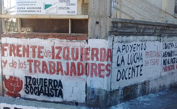 Pintada de nuestro partido en Bariloche en apoyo al paro docente