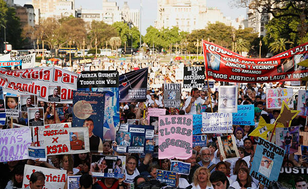 Vista de la marcha de este martes bajo el lema “para que no te pase”