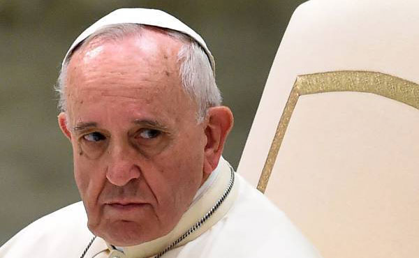 papa francisco reduce sanciones a curas pederastas