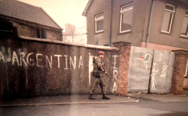Pintada del IRA en Belfast Irlanda del Norte en 1982. Malvinas se transformo en una causa antiimperialista en todo el mundo